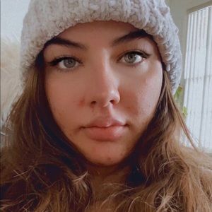 Meet your Posher, Caitlyn